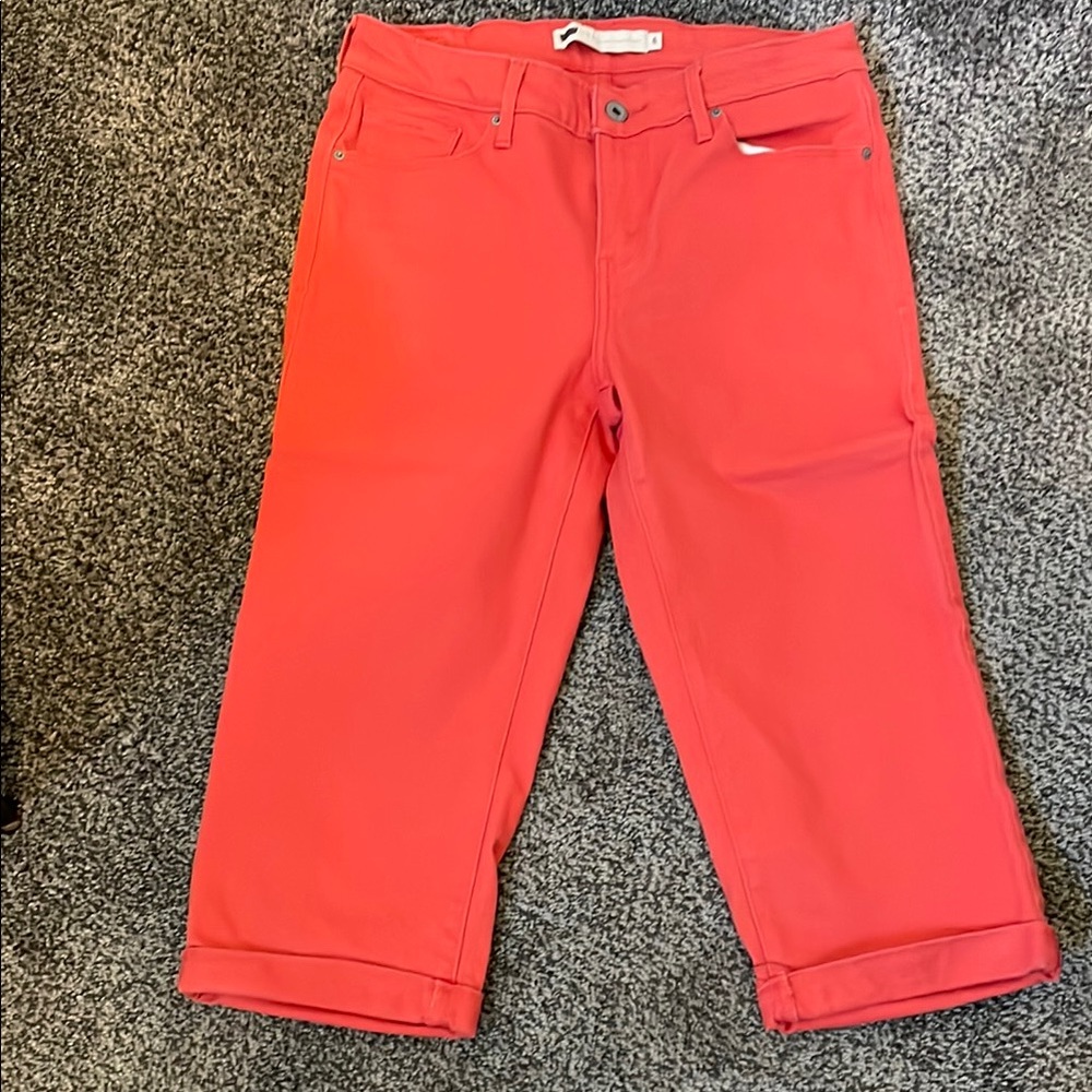 Levi’s Coral Cropped Pants